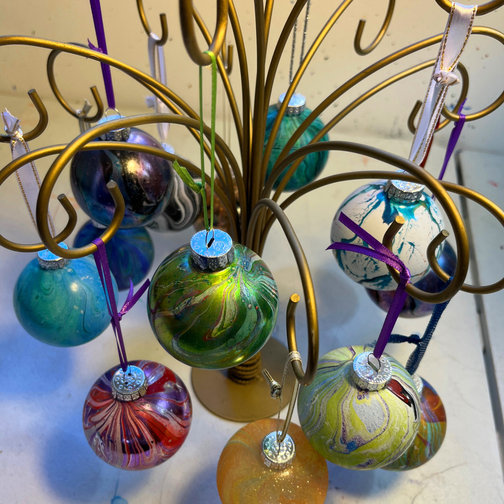Workshop: A Taste of Marbling on Glass Baubles and Papers
