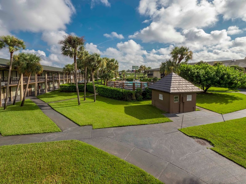 Countryside Inn & Suites