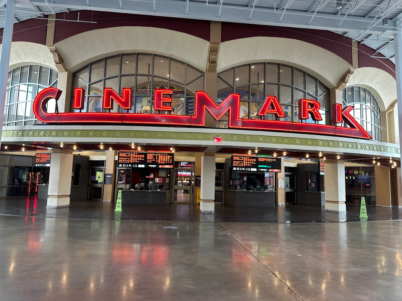 Cinemark Artegon Marketplace and XD
